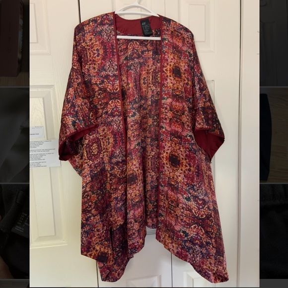 H&M flowy top layer - Picture 1 of 4